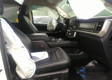 2022 Ford Expedition Xlt z USA, uszkodzony, nr VIN 1FMJU1JT5NEA67318